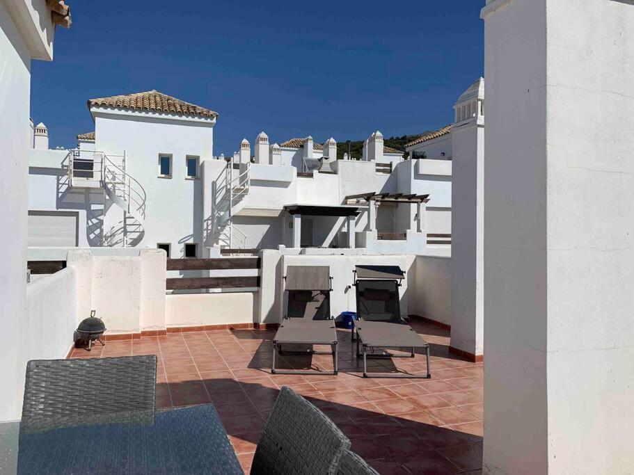 Penthouse Seaview And Golf Valle Romano Estepona Exteriör bild